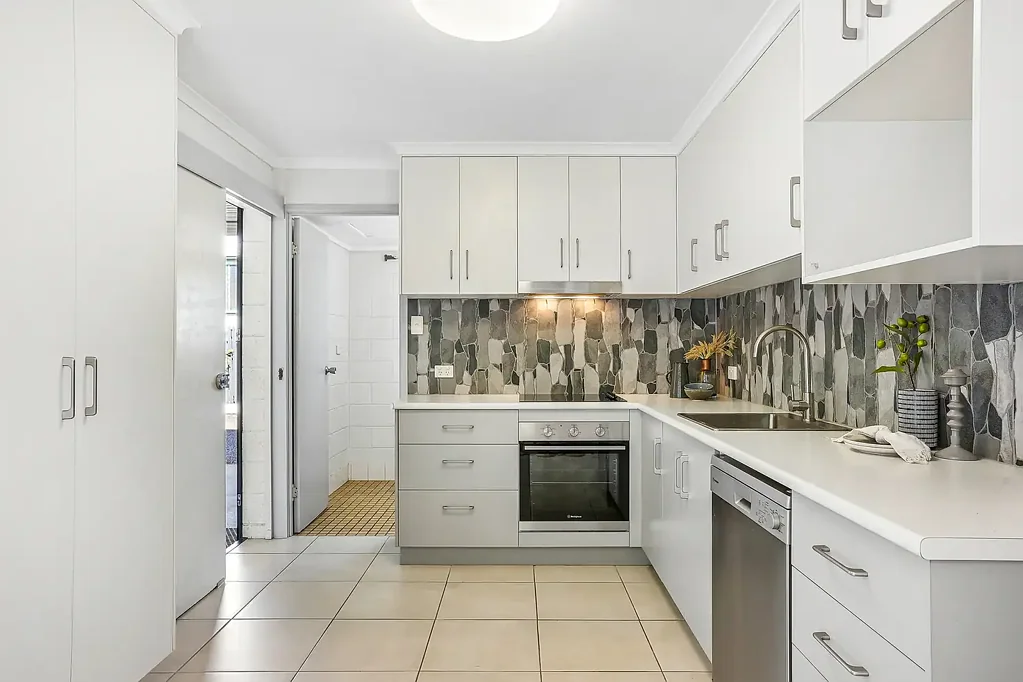 1/146 Queens Road, Hermit Park, QLD 4812