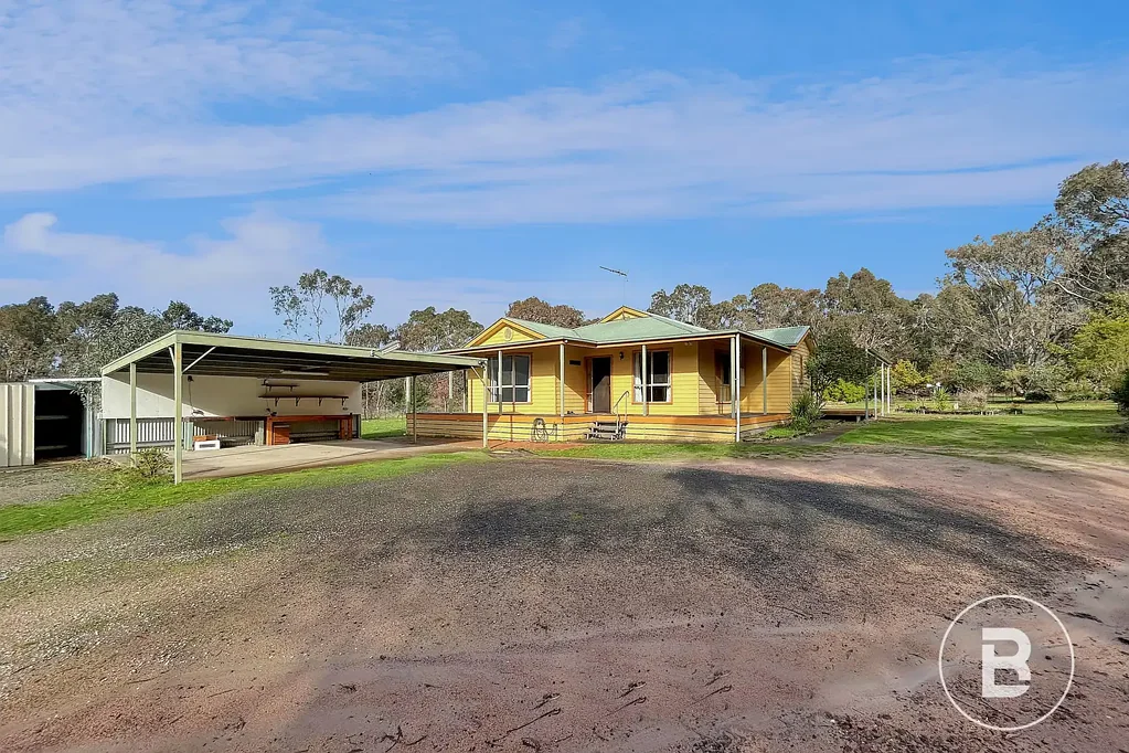 3 BEDROOM COUNTRY LIVING.