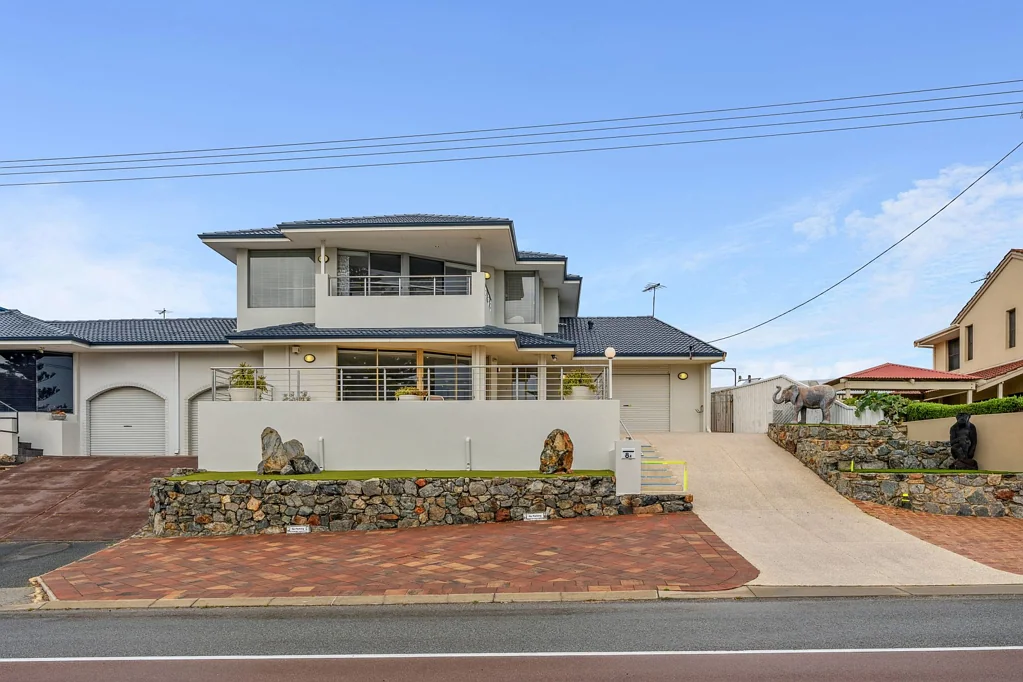 8A PADBURY CIRCLE, Sorrento, WA 6020