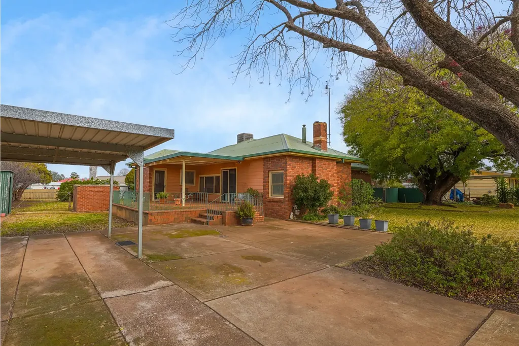 19 Page Street, Parkes, NSW 2870