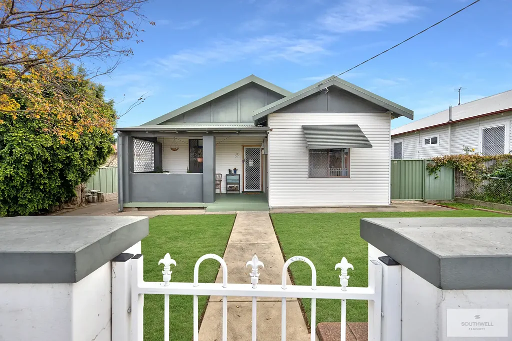 16 Dean Street, Tamworth, NSW 2340
