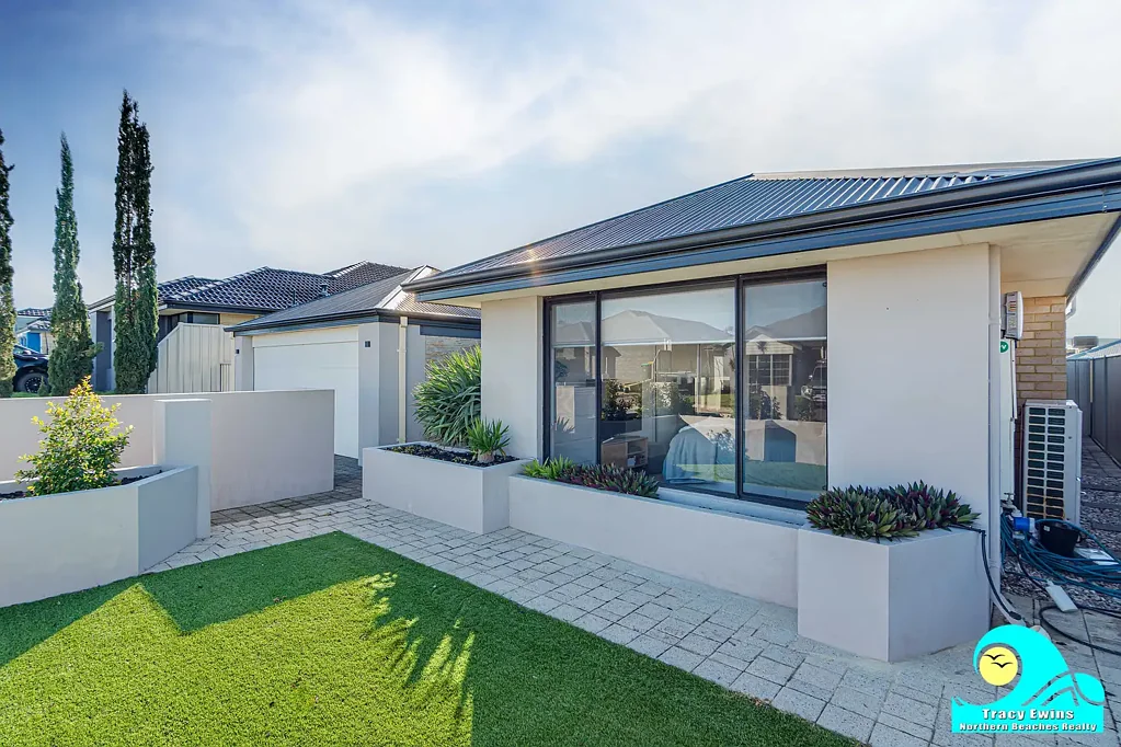 Yanchep 4Kwarto IT’S ALL HERE - STYLISH & SPACIOUS 4 BEDROOM STUNNER
ON A BIG 512M2 BLOCK!