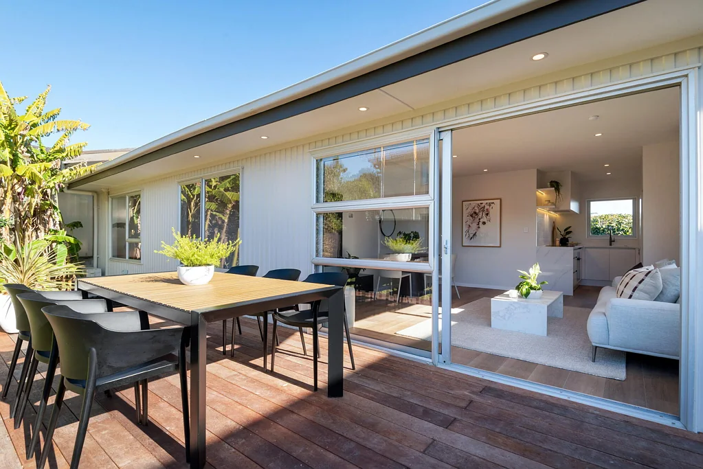 Hauraki 3房  Freehold, Single Level, Renovated + Sunshine!