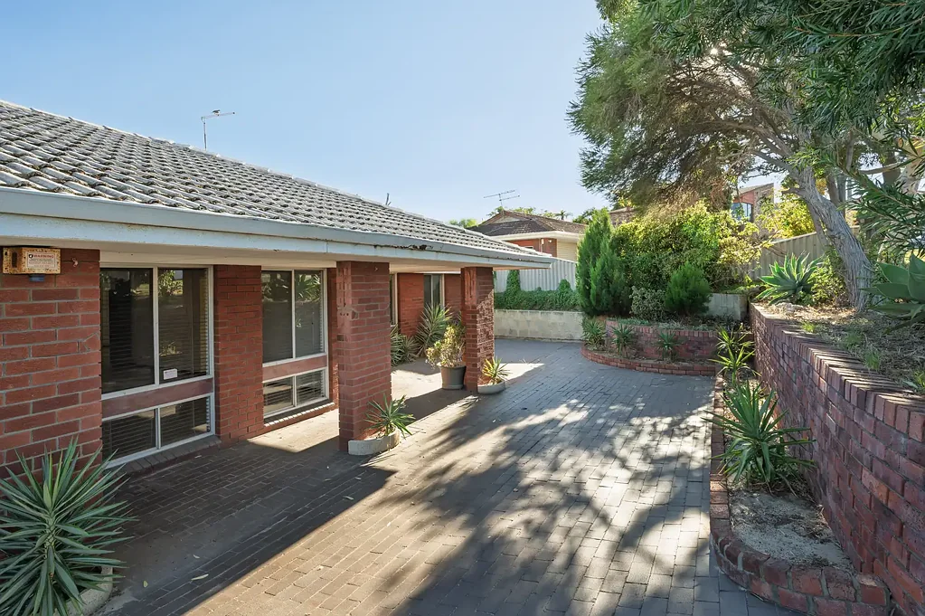SPACEIOUS FAMILY HOME PERFECT BLEND OF COMFORT & CONVENIENCE