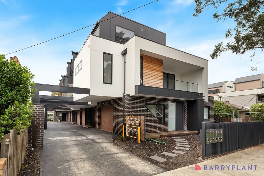 Stylish and Convenient Townhouse!