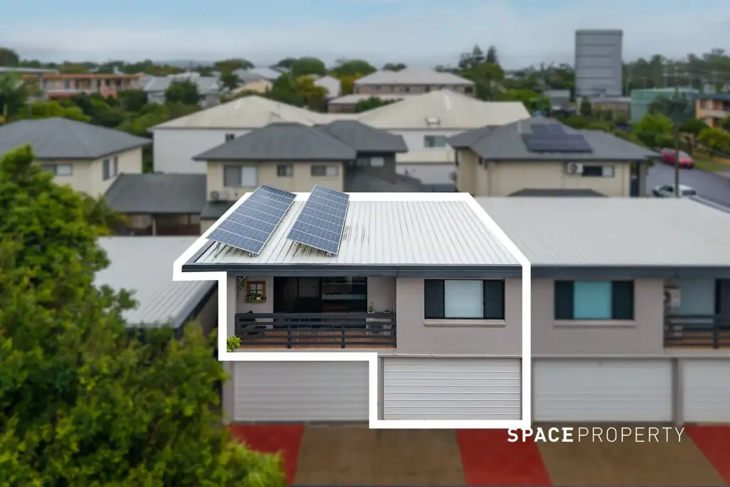 Clayfield 2Habitaciones Offering Style, Convenience and Rooftop Solar!