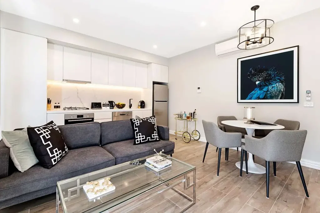 &apos;Manhattan Apartments&apos; - Furnished inc utilities and Wi-Fi Stay 1 mth+