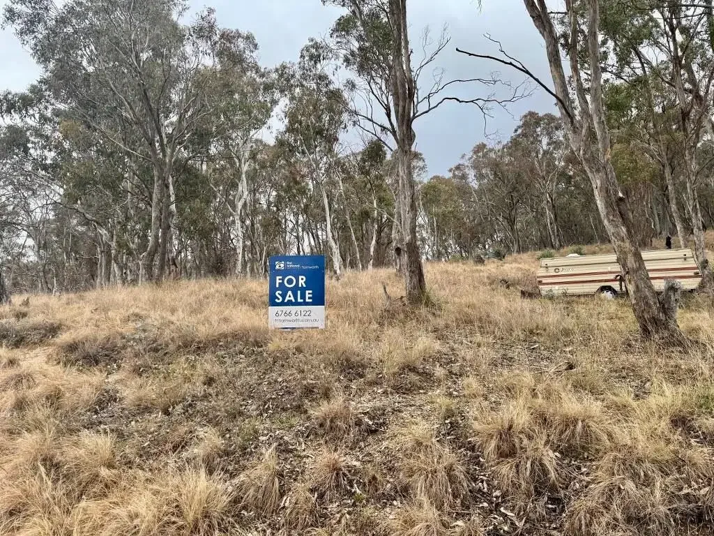 Tamworth  LOCATED @ WALCHA ROAD – Vacant Building Bush Block.