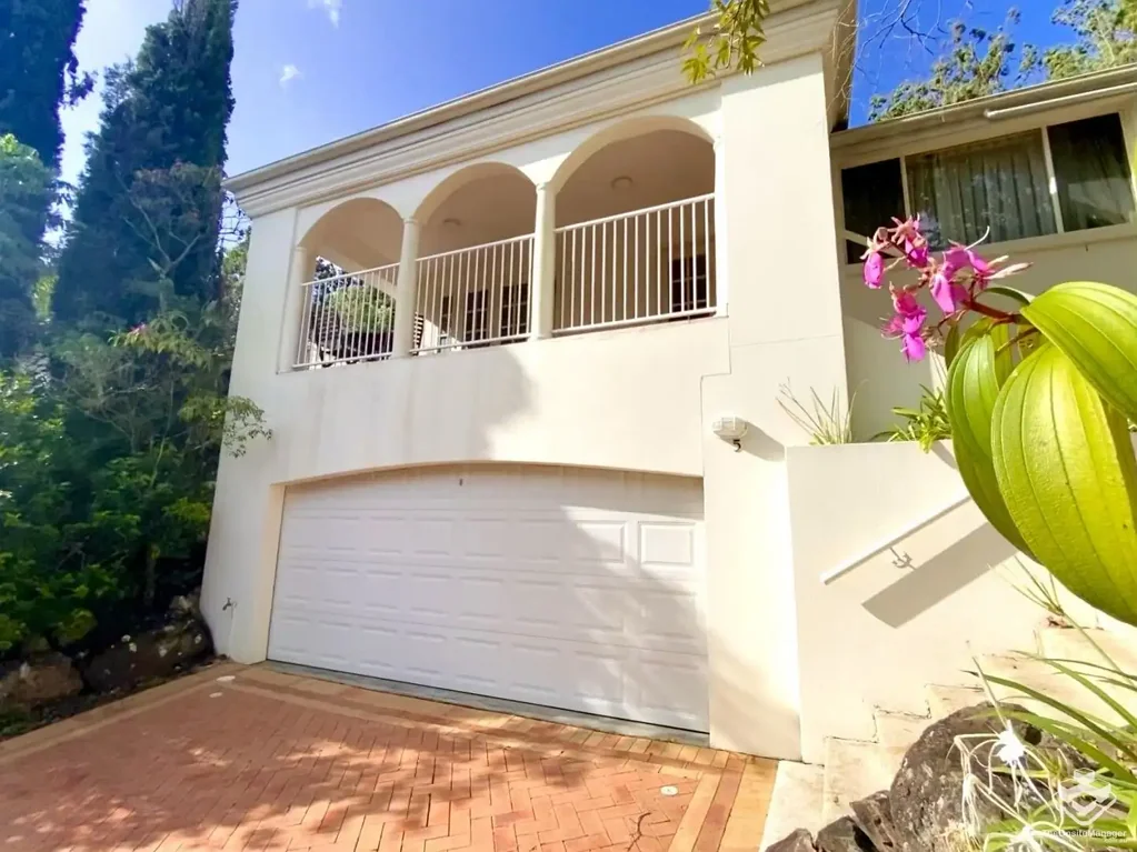 Spacious, Fully Furnished 3 Bedroom Villa Within Gated Community