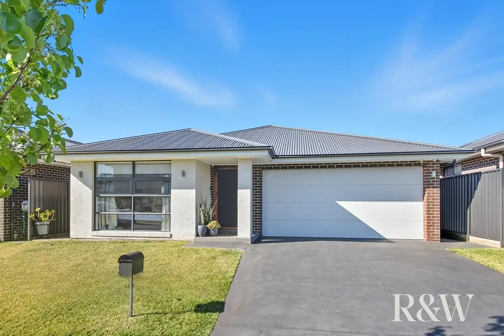 Spring Farm 5chambre Modern 4/5 Bedroom Home in Spring Farm