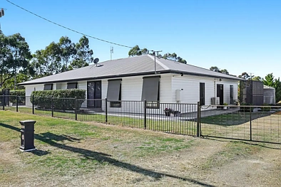 Ellinthorp 4房 宁静地段的现代宽敞生活——非常适合款待宾客！ Modern and spacious living in a peaceful location - perfect for entertainers!