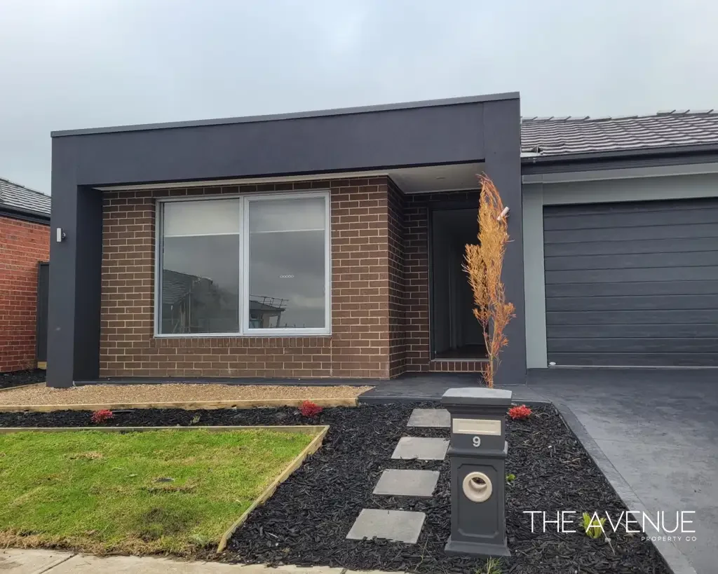 Spacious Family Living in Prime Beveridge Location!