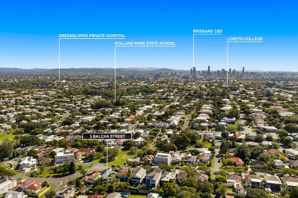 Holland Park 3房 全围栏607sqm花园地 毗邻公园绿意 优质学区房 现代翻新厨卫 灵活多用途空间 步行生活便利 Park-fronted, pure magic – A 607sqm setting with forever appeal – HP SS + Cavendish Rd SHS catchments