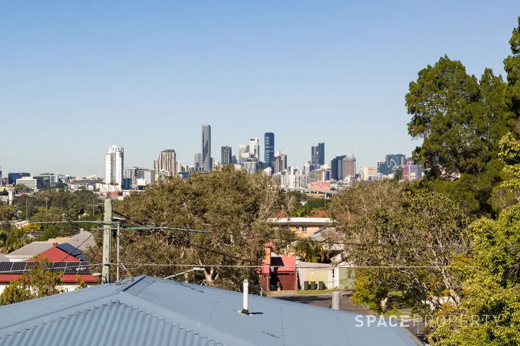 Lutwyche 3Kwarto Spacious Tri-Level Townhouse with City Views in a Prime Lutwyche Location