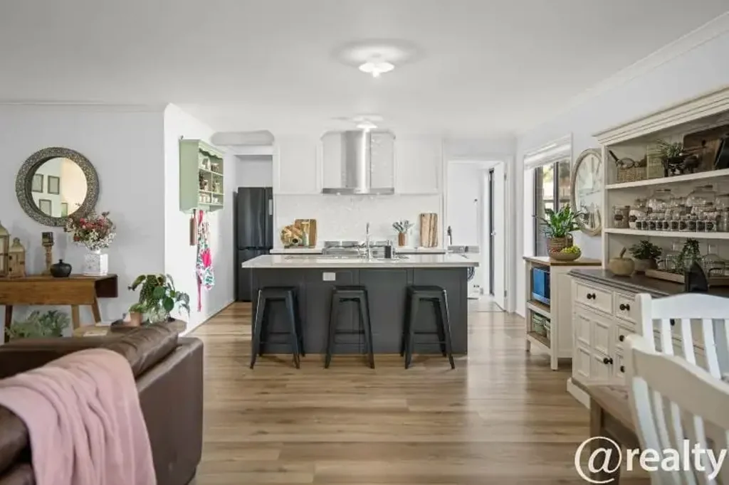 Corinella 3 Bedroom Coastal Comfort & Contemporary Style – Just Moments from the Bay