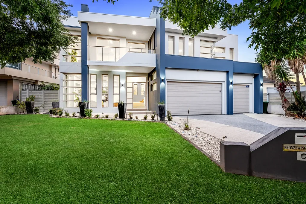 Bella Vista 5房 定制建筑杰作 724㎡阔地 五卧主套双淋浴 智能中央空调 太阳能降费 近Bella Vista车站 Luxury, Space and Sophistication