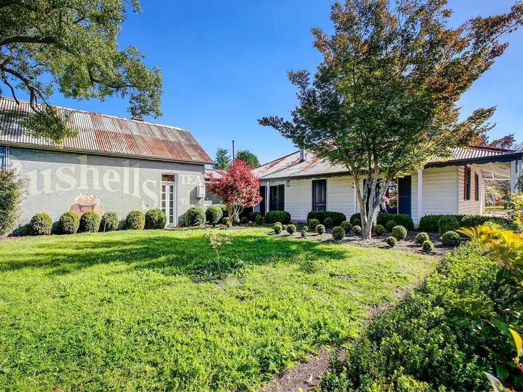 Moss Vale 3બેડરૂમ Prominent Location Commercial Shopfront & Adjoining Residence