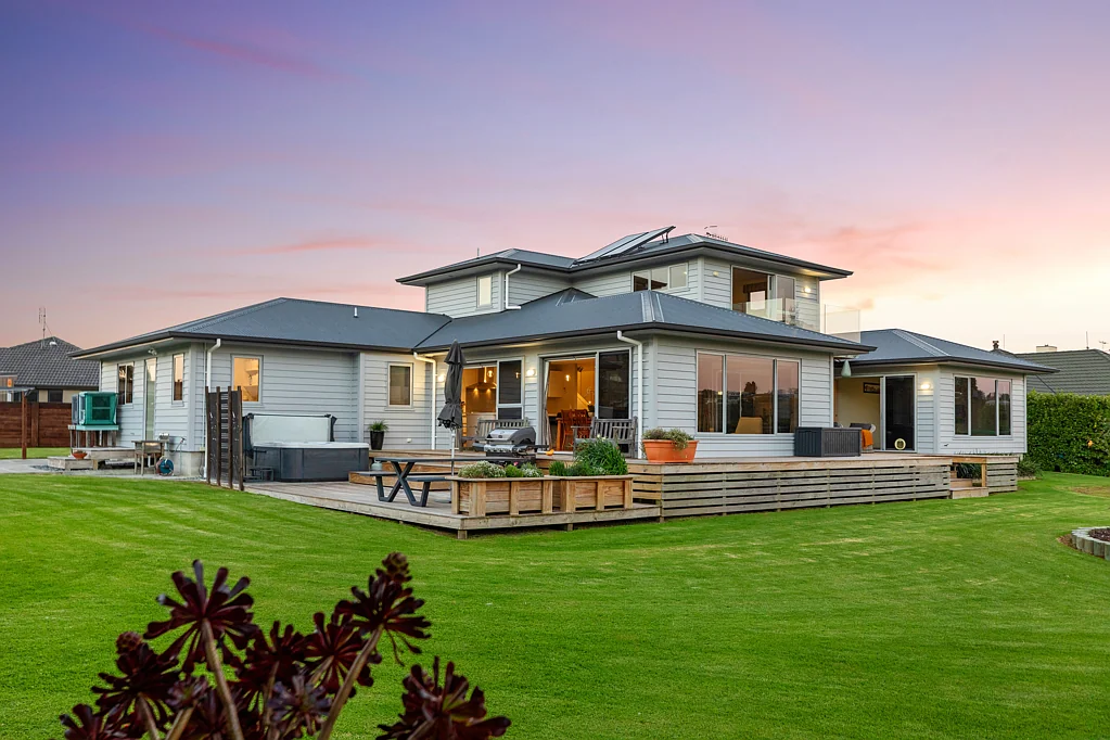 Matua 4chambre Generous home and section