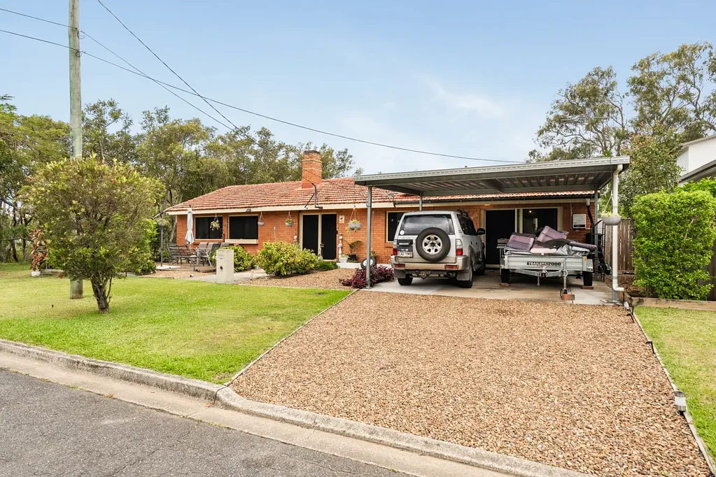 8 Henderson Road, Deagon, QLD 4017