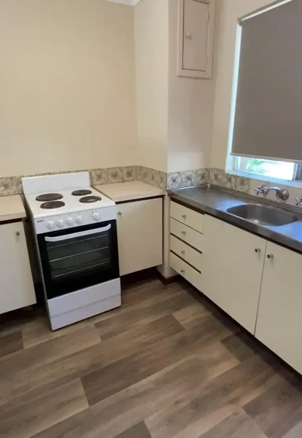 TOP FLOOR 2x1 HOME REPRESENTS A GREAT OPPORTUNITY!