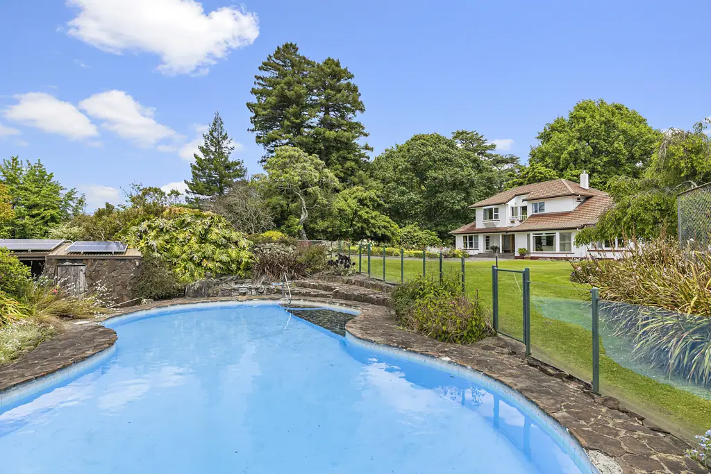 Karapiro 4 Bedroom This Matriarch needs you and your vision