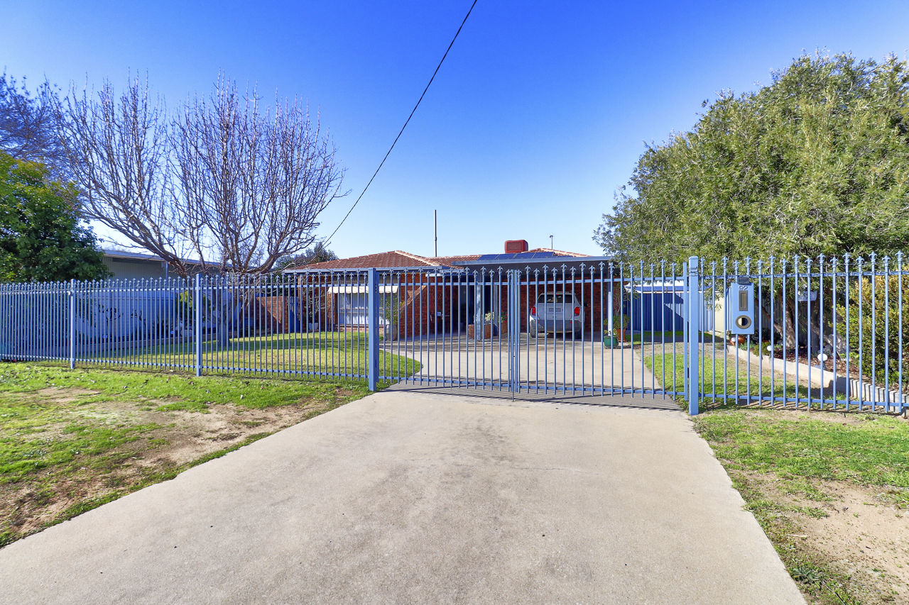 92 RUSSELL ST, DENILIQUIN NSW 2710, 0部屋, 0バスルーム, House