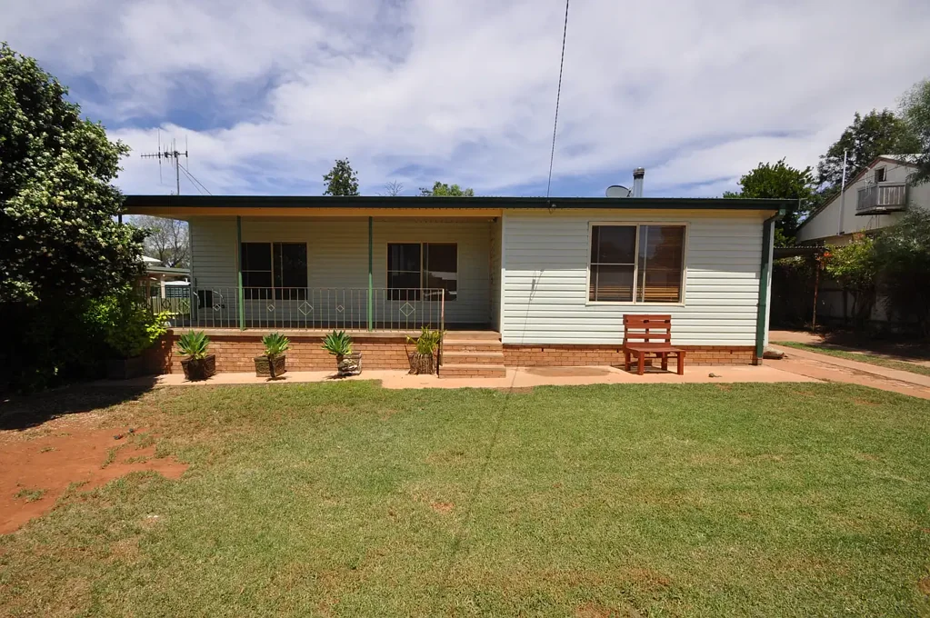 Cobar 3 Bedroom Charming Family Home in Cobar - 2 Jeffery Street Cobar