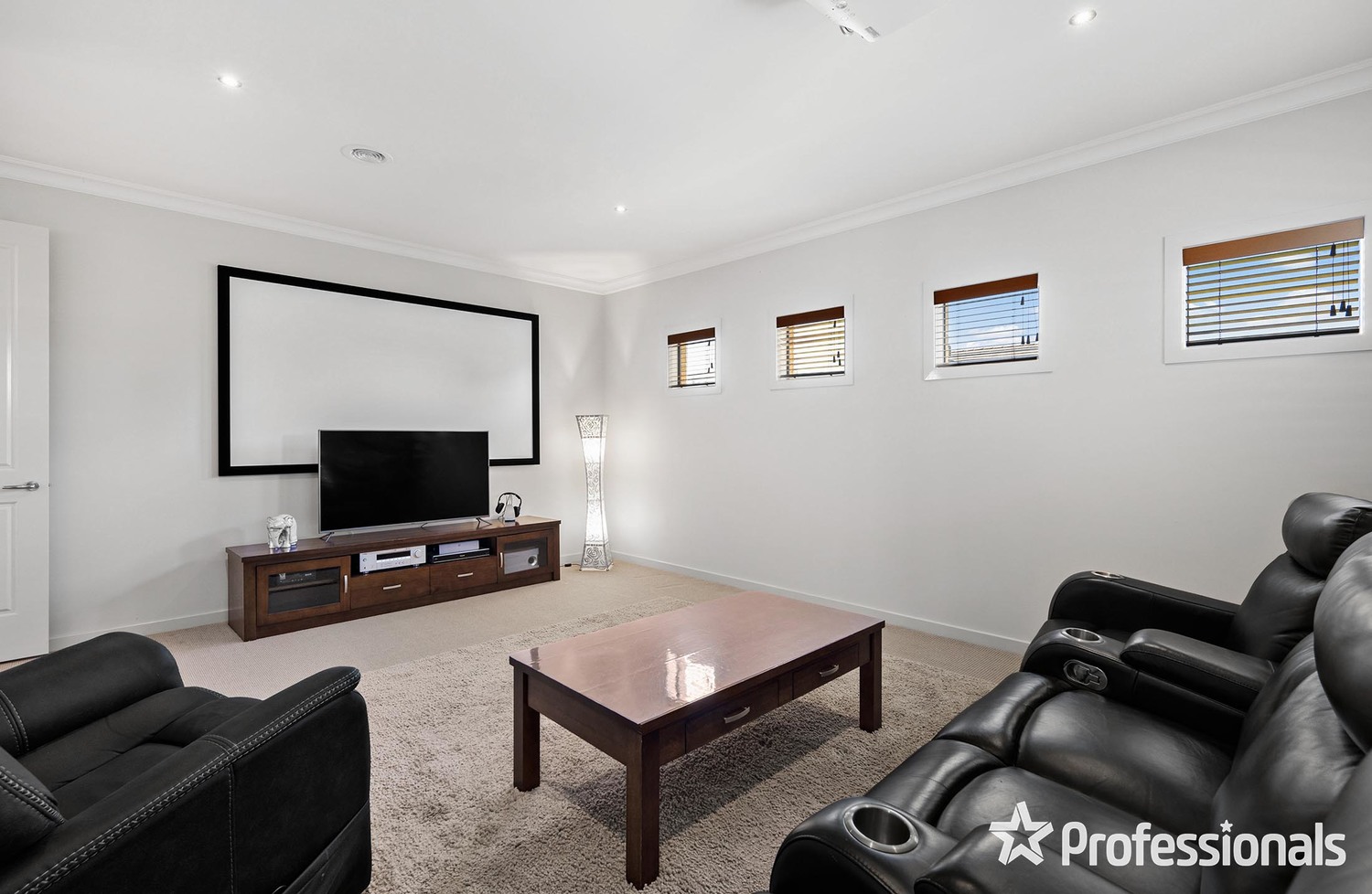 15 VALLEY PARK DR, MOOROOLBARK VIC 3138, 0 chambres, 0 salles de bain, House