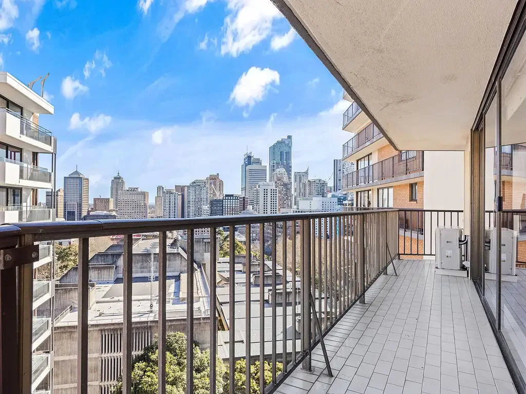 Surry Hills 1房 阳光充足的一卧室公寓，带环绕式阳台 Sun-Drenched 1 Bed with wrap around balcony