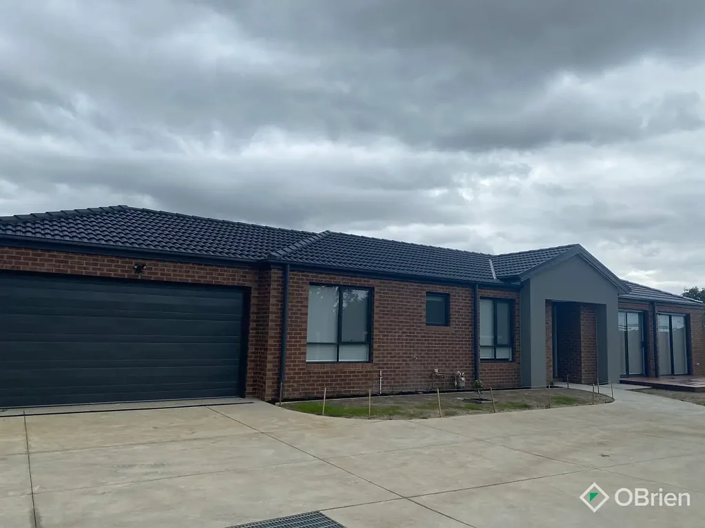 MODERN HOME IN SECURE COMPLEX