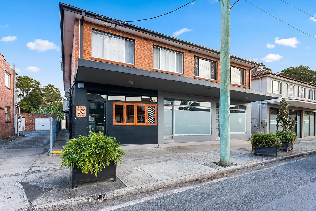 West Wollongong 3 Slaapkamer Prized Three-Bedder in a Vibrant Locale