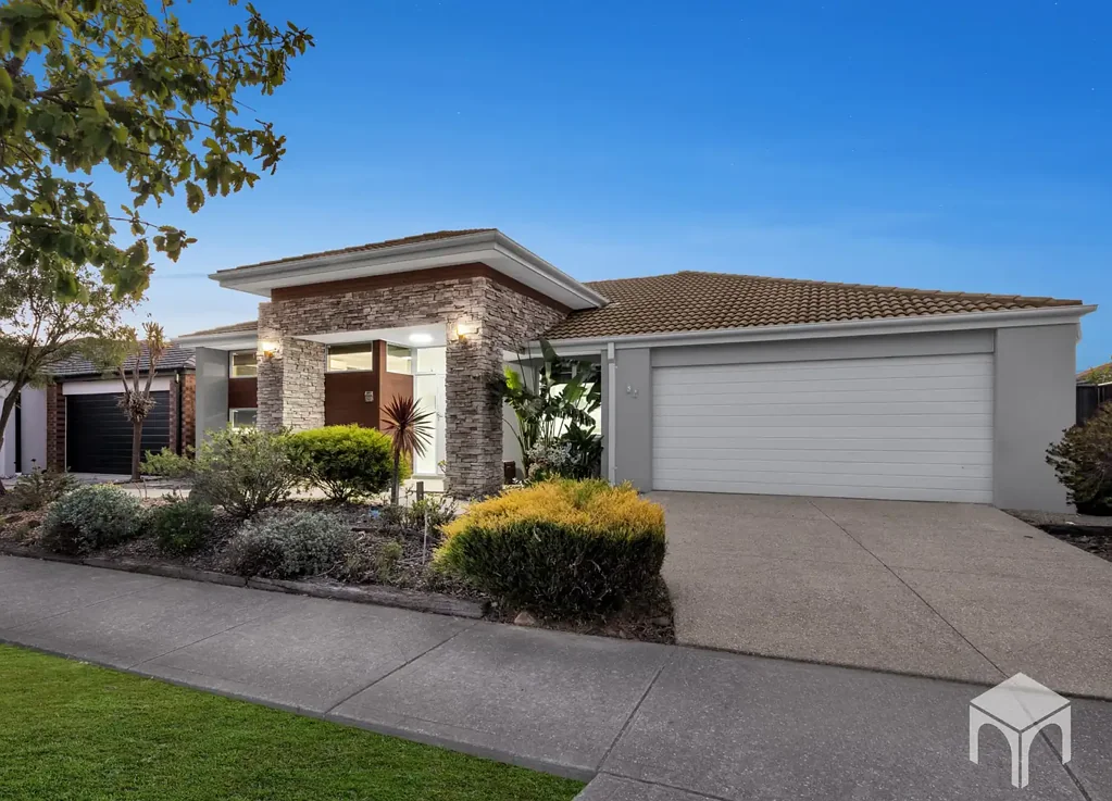Your Dream Home Awaits in Manor Lakes!