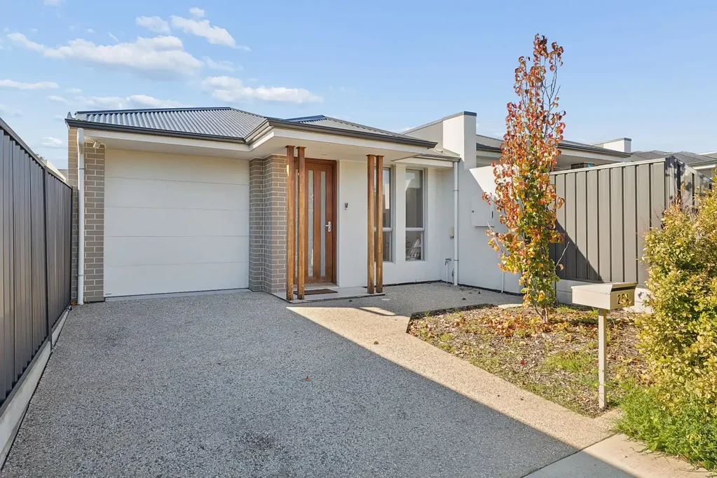 Dover Gardens 3غرفة نوم IMMACULATELY PRESENTED, TORRENS TITLE MODERN HOME ~ Low Maintenance & Convenience