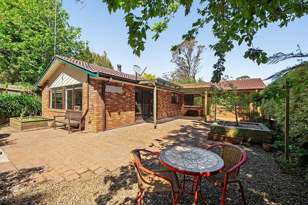 Katoomba 4房  Relaxed Family Living Surrounded by Beautiful Gardens