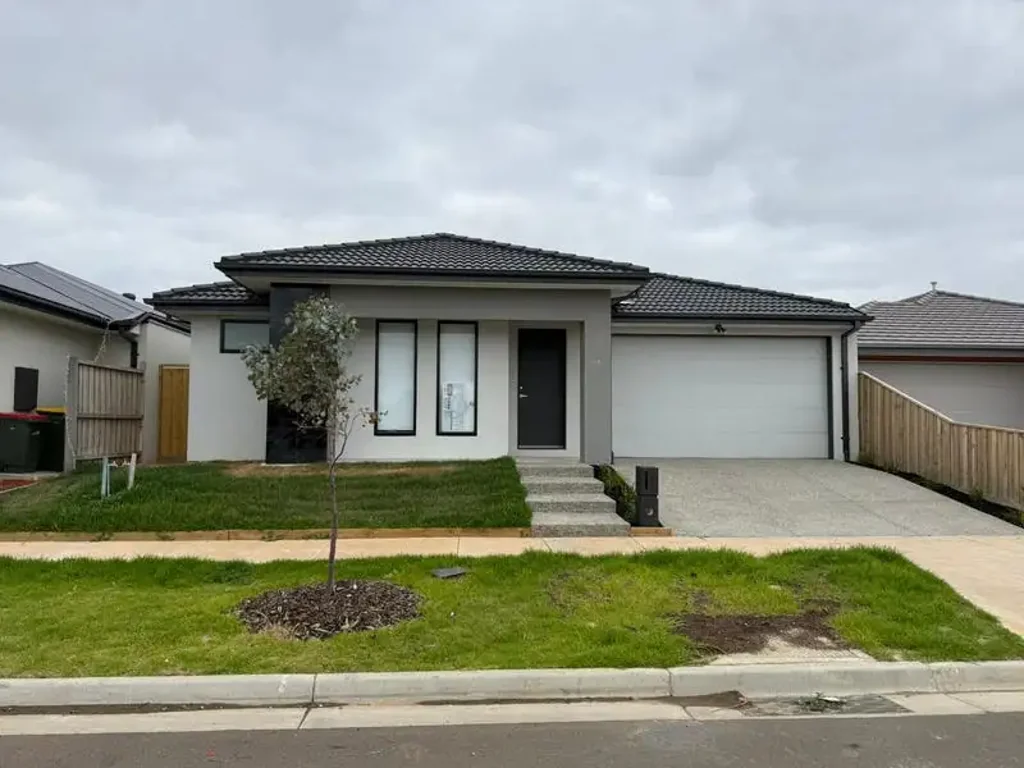 Family Home with Spacious Layout & Prime Location!!