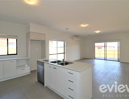 51 Snedden Street, Armstrong Creek, Geelong, 4房, 2浴, House