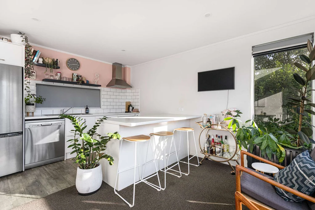 Papamoa 3chambre Fresh Modern Style at Nine Oaks!