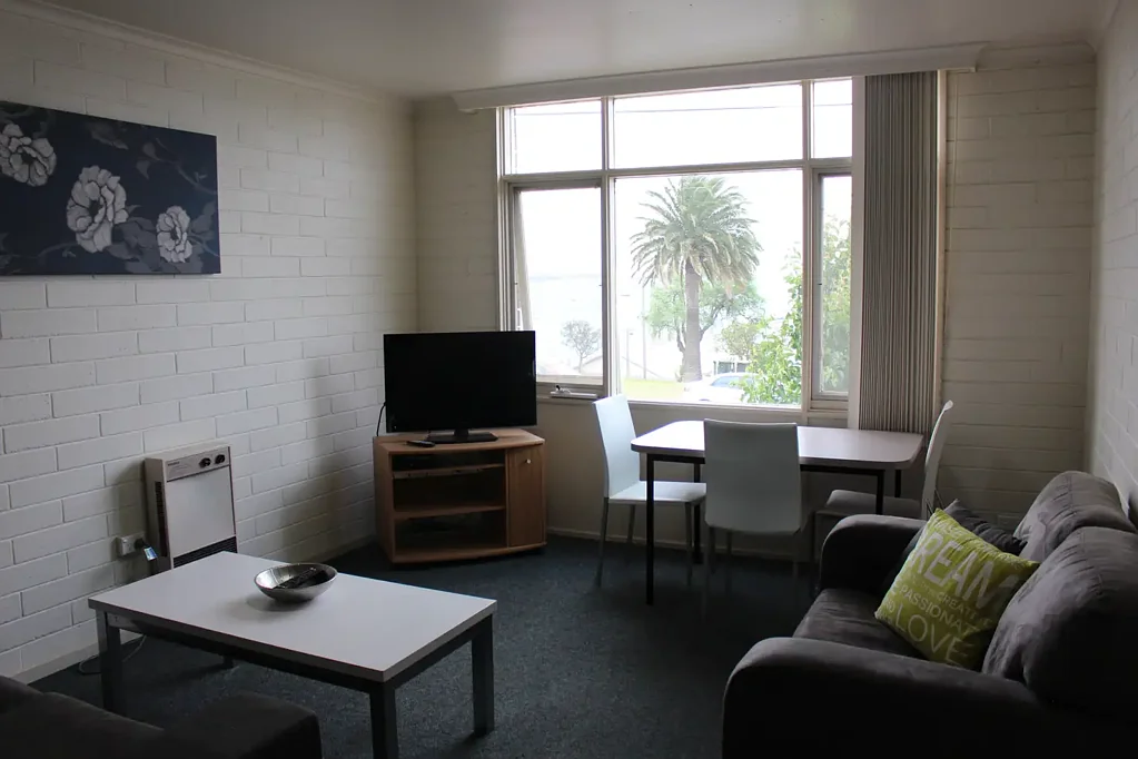 FURNISHED CBD UNIT - 6 MONTHS LEASE ONLY