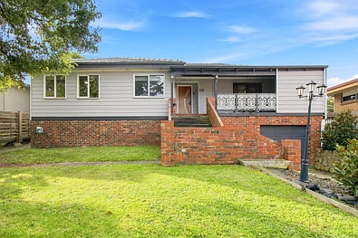 Morwell 4房  Perched High Above With Views to the Rolling Hills Beyond