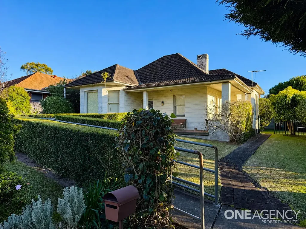LARGE HOME IN PRIME LOCATION
