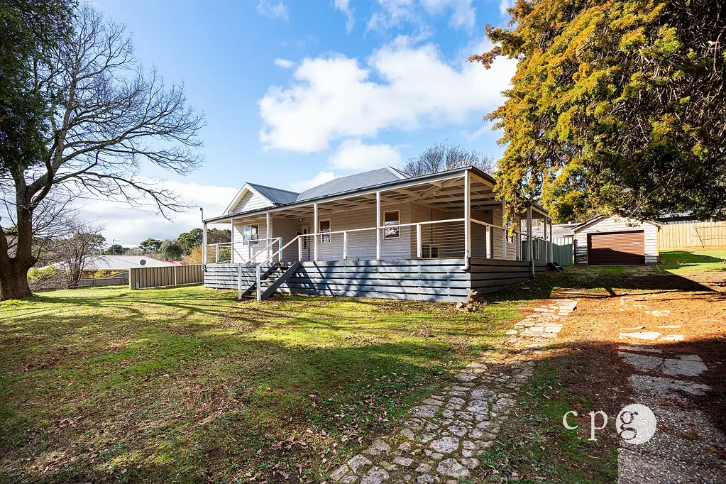 Castlemaine 3 Bedroom CORNER POSITION WITH DUAL CROWN ALLOTMENTS AND ENDLESS POTENTIAL
