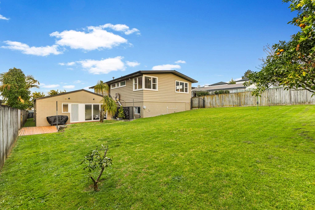 Sunnyhills 7 Bedroom Two Dwellings; One Title; Development Potential