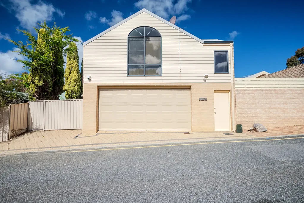 Unpack & Relax - Furnished Joondalup Studio - Great Location!