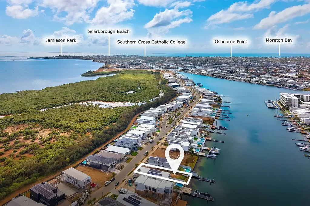 Newport 湖畔地块420平米 令人羡慕水景 建筑潜力 优雅宁静生活 高端住宅环绕 水岸定制住宅 Rare Waterfront Opportunity in Beautiful Newport