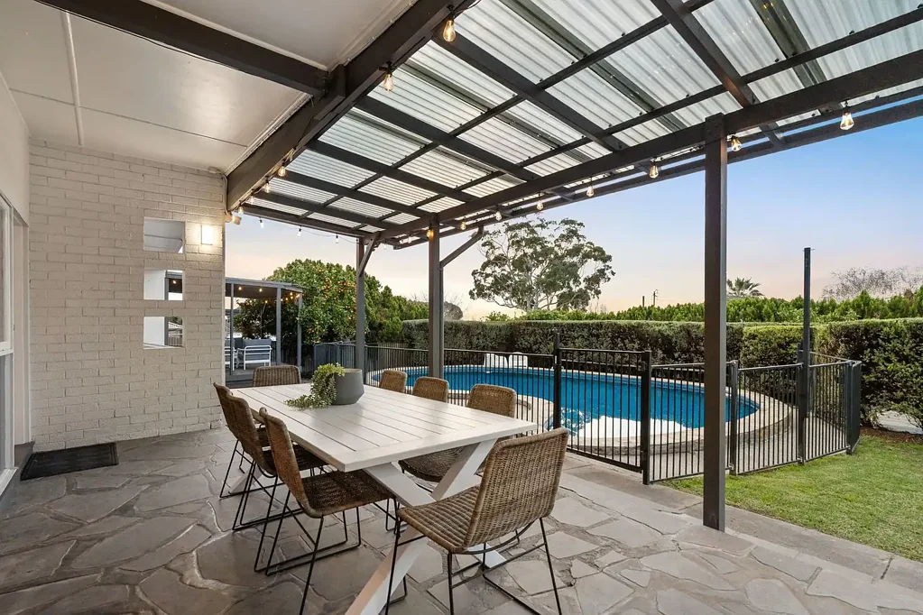 Darlington 4ਬੈੱਡਰੂਮ Relaxed Entertaining with Poolside Appeal.