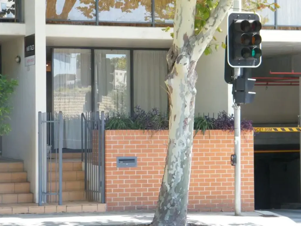 A 3 Bedroom furnished Apartment to rent in Newtown, handy Location.