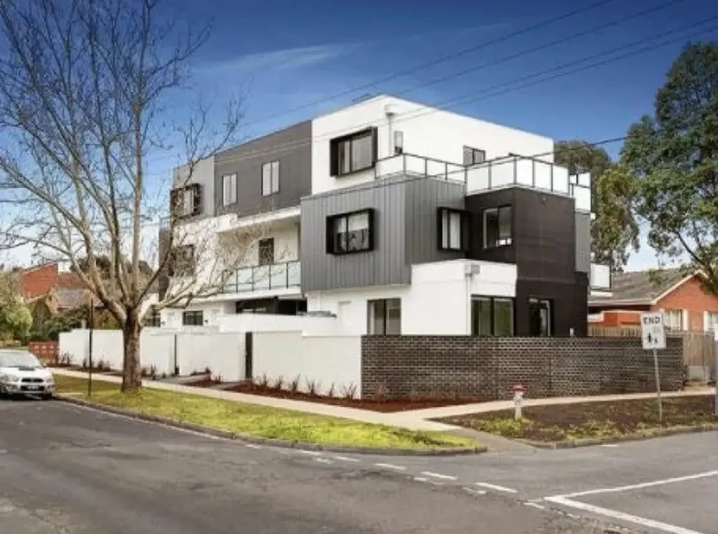 Spacious three bedrooms apartment