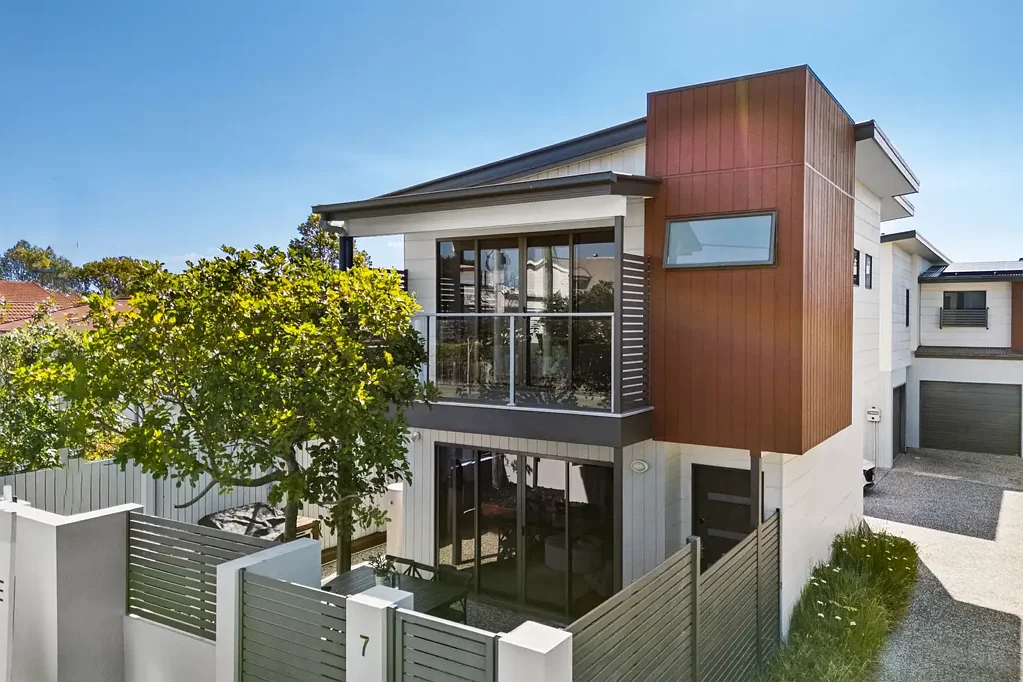 Wynnum 3 Slaapkamer Relaxed Low Maintenance Living at its Finest