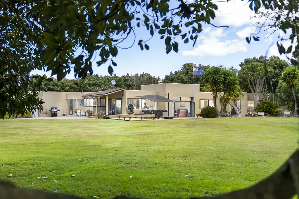 Paengaroa Charming lifestyle retreat with income!