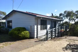 49 rainbow Road, Golden Beach